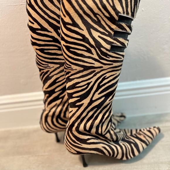 MOVING TO EUROPE! EVERYTHING MUST GO!REDUCED AGAIN.JIMMY CHOO ANIMAL PRINT BOOTS - Picture 6 of 6